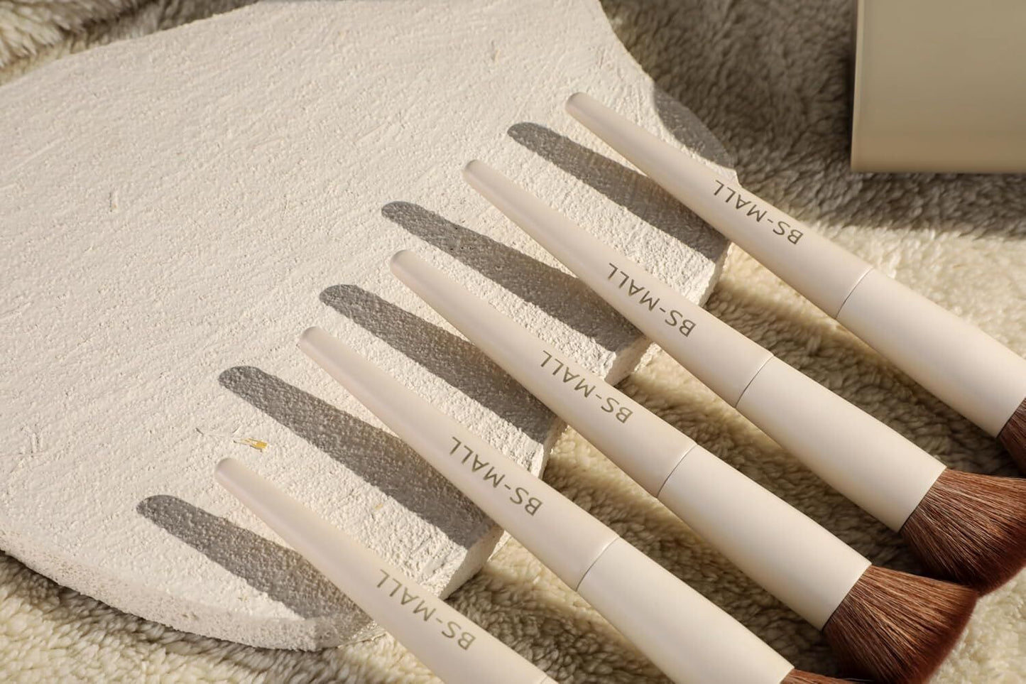 Matte Beige Makeup Brush Set (18-Piece): Professional, Cruelty-Free for Foundation, Blush & Eyeshadow, Ideal V1107-MATTE BEIGE MAKEUP BRUSH SET