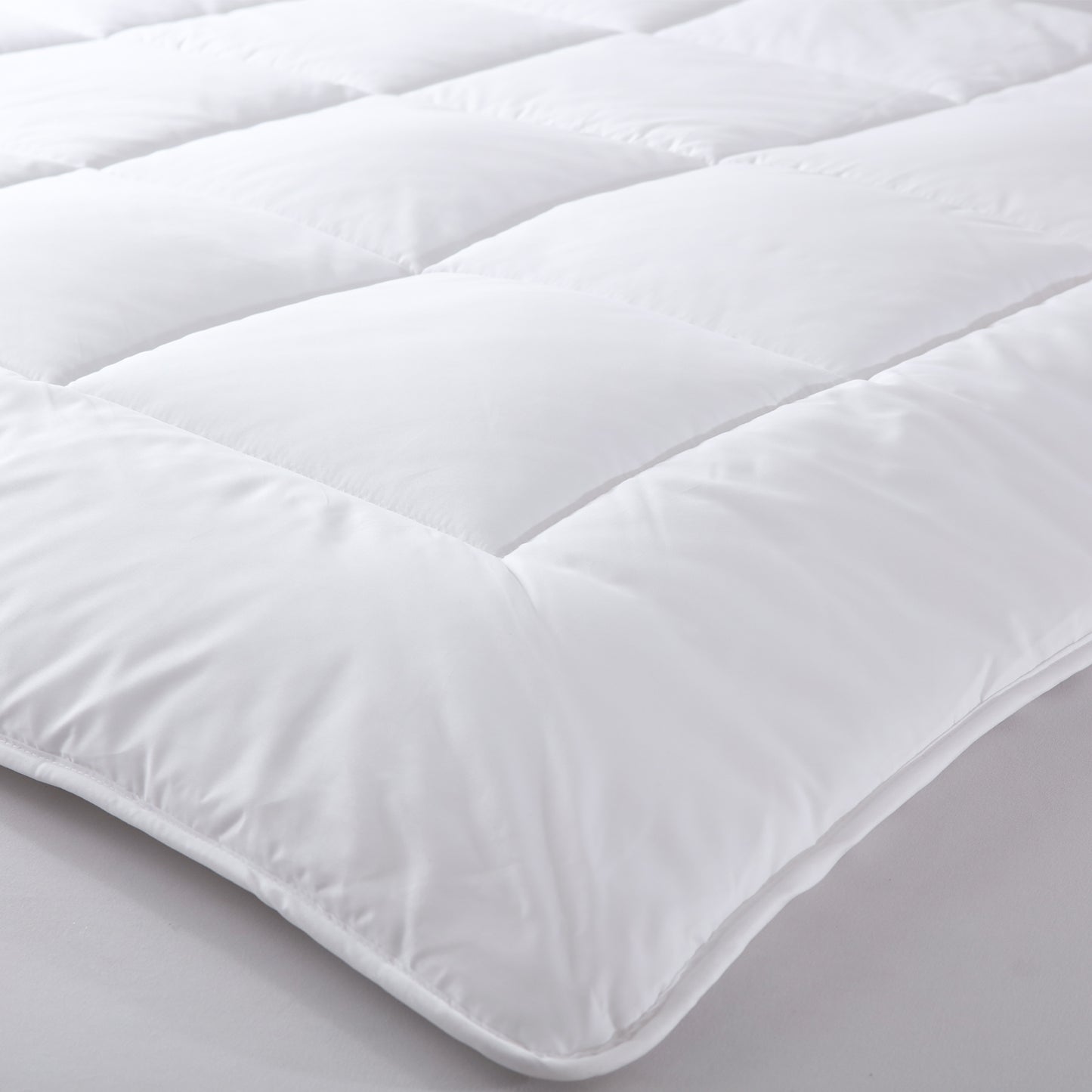 Royal Comfort 260GSM Deluxe Eco-Silk Touch Quilt 100% Cotton Cover - Super King - White V160-10001632
