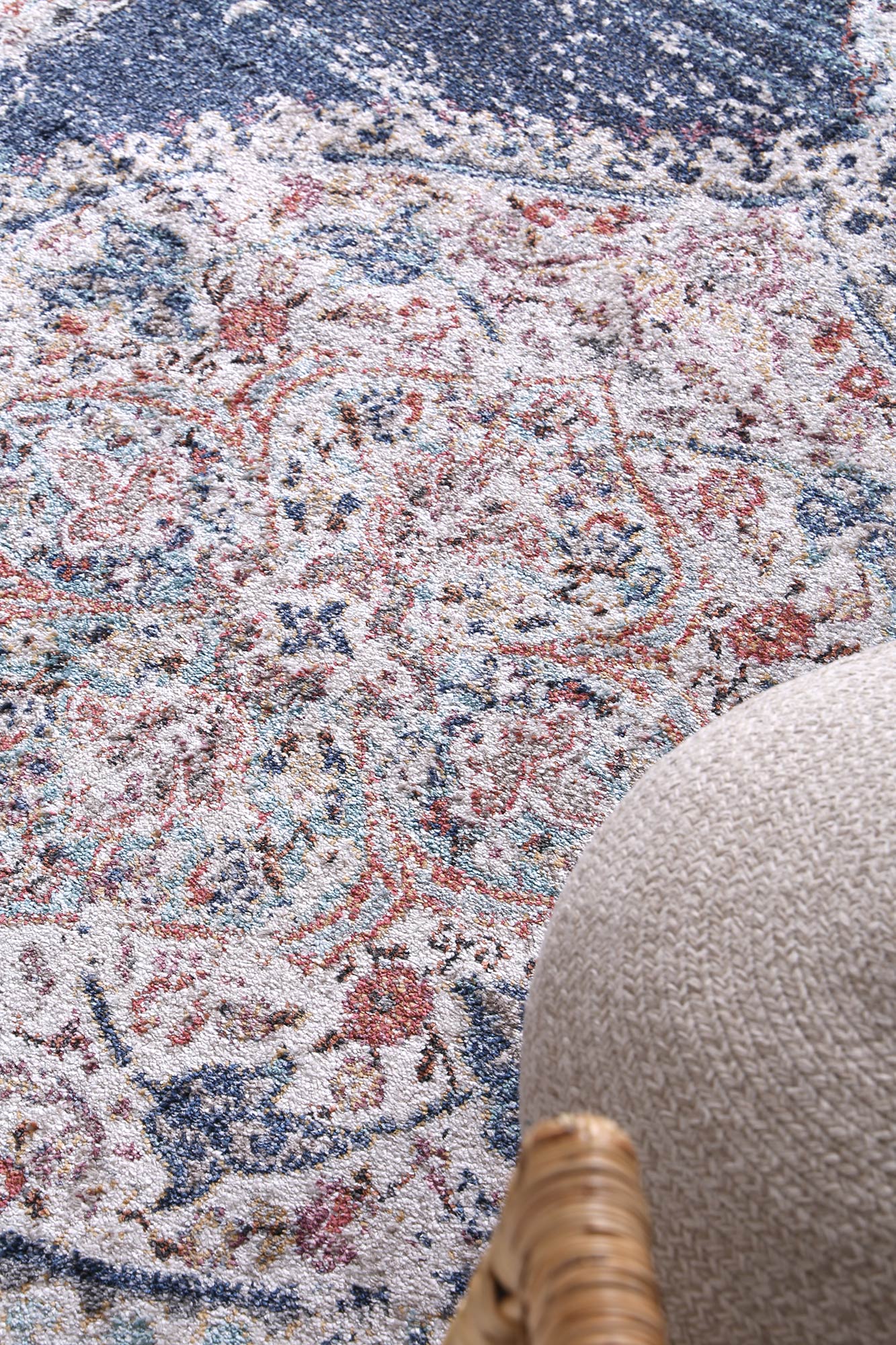 hollow-medalion-transitional-navy-multi-rug 280x380 V516-SALS28020042035