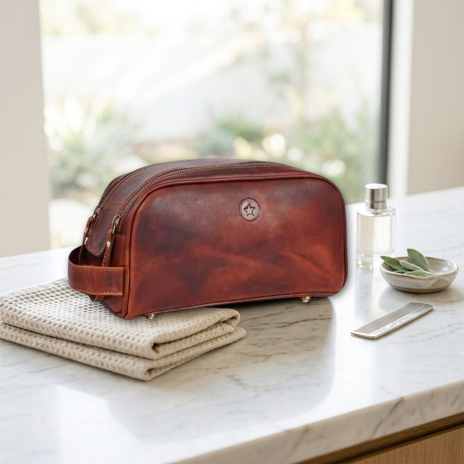 Leather Toiletry Bag for Men Leather Unisex Make-up Bag Travel Dopp Kit V1003-AARO-WB09