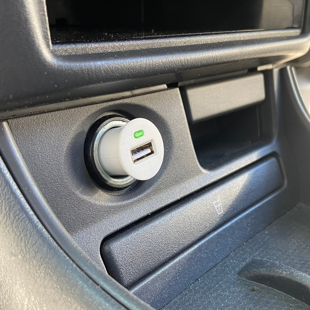 Laser USB Car Charger with 3-in-1 Cable White V1031-PW-UB243C-WHT