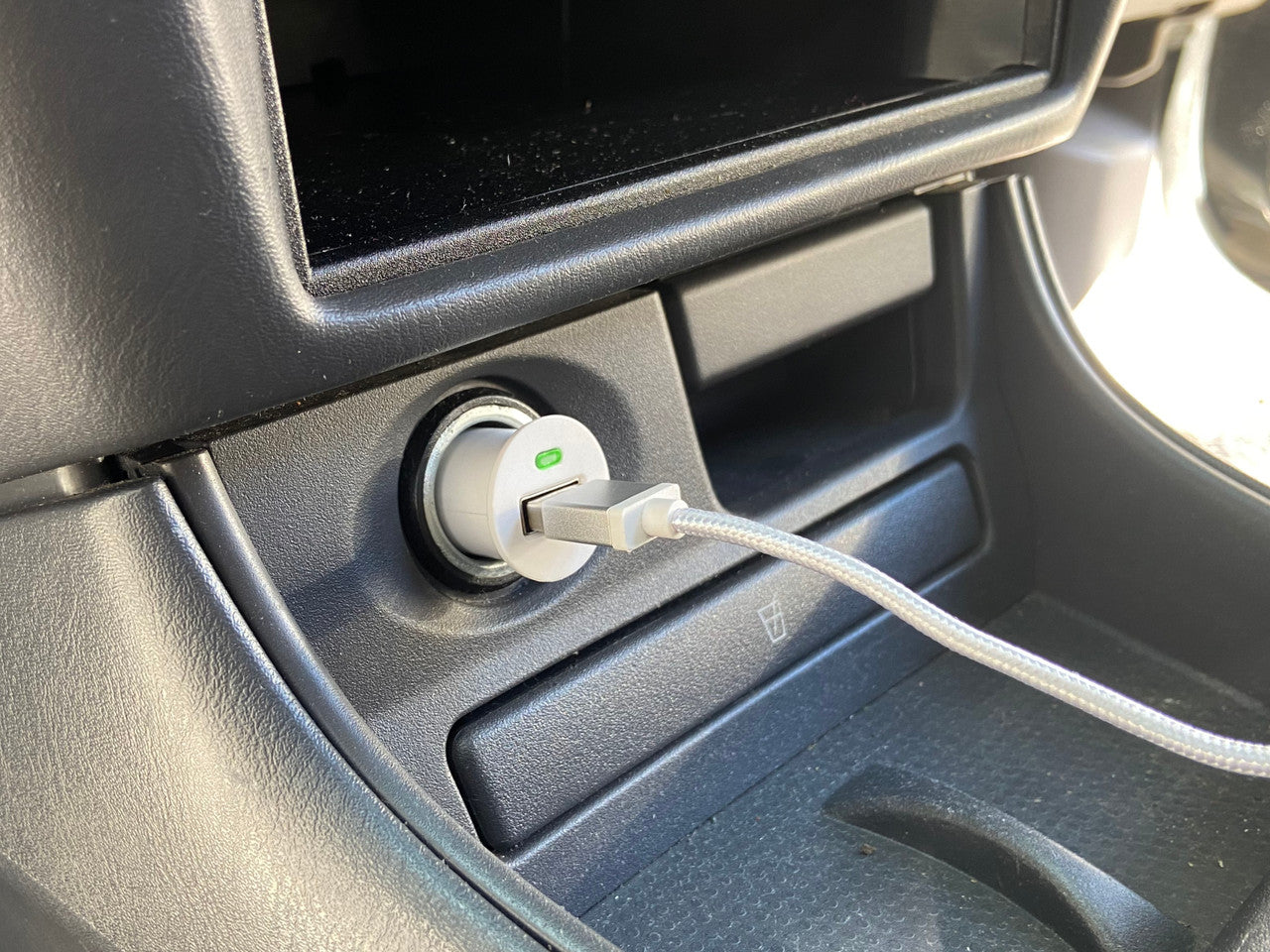 Laser USB Car Charger with 3-in-1 Cable White V1031-PW-UB243C-WHT