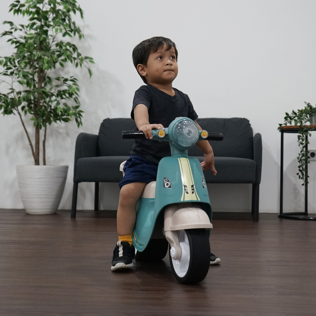 Volta Foot To Floor Balance Push Scooter Green 3+ SHP636 V1032-SHP636_GRN