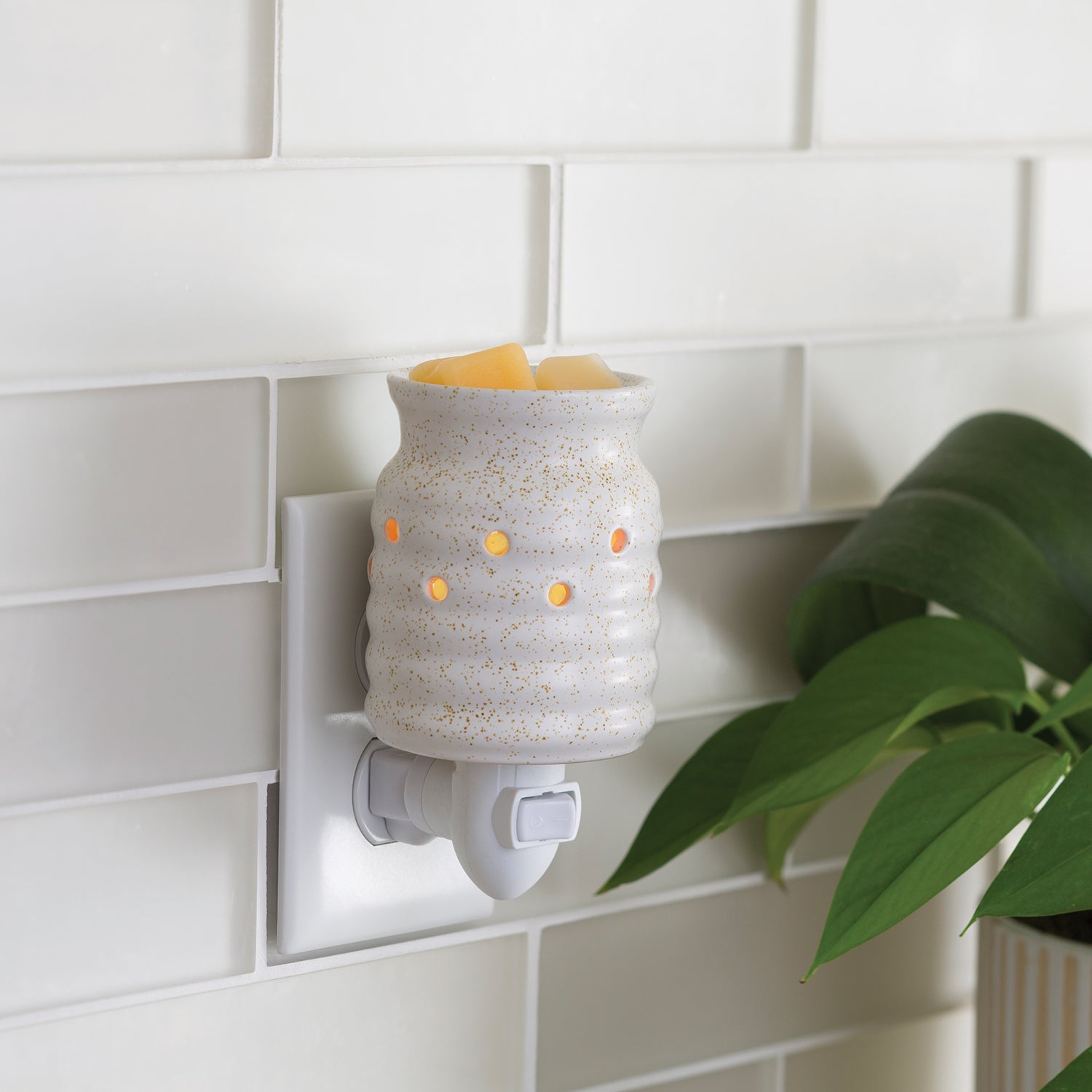 Farmhouse Pluggable Warmer V1049-PIFHS