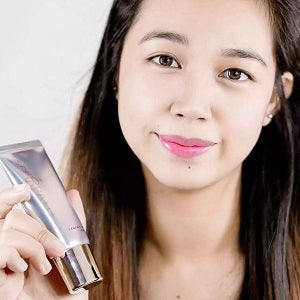 Brightening Sunscreen | SPF 50+ | PA+++ | No White Cast | Nourishing V1052-LA-SUNSCREEN