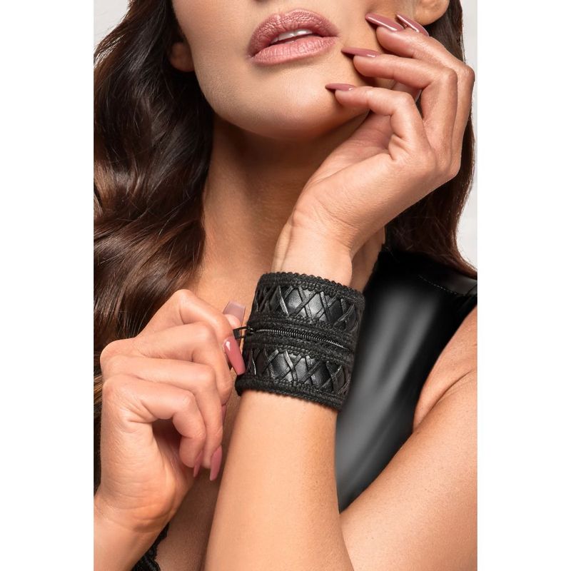 Noir Wrist Wallet With Hidden Zipper Black V1055-7DM45855100414