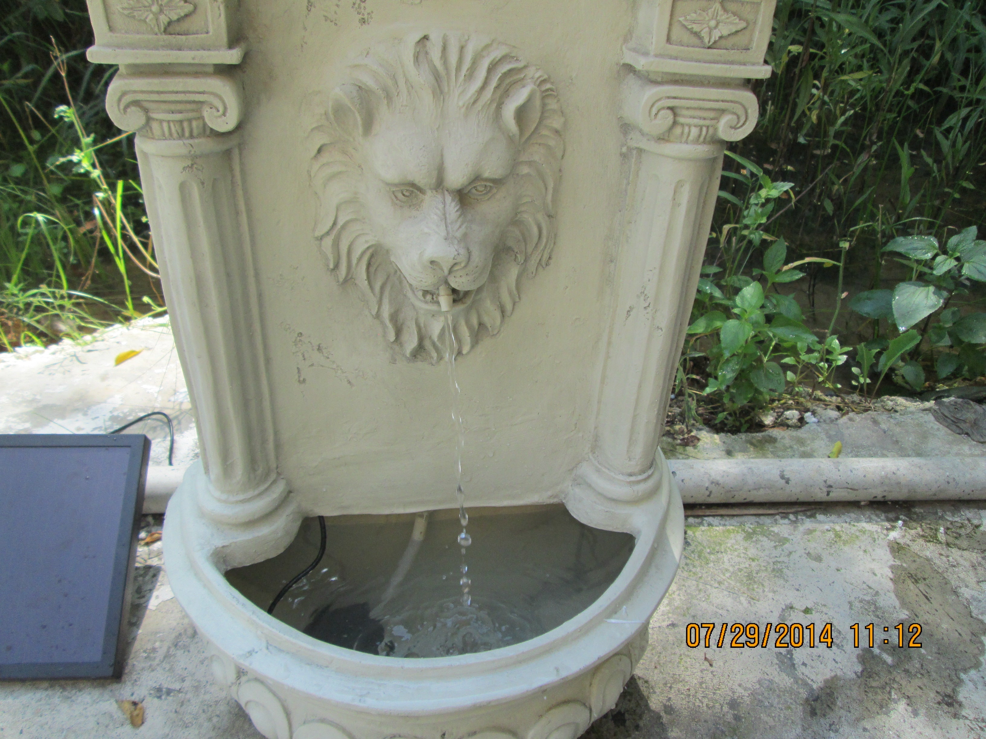 Samland SOLAR DECORATIVE LION WALL WATER FOUNTAIN FEATURE V1060-F811