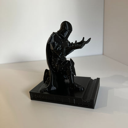 **Knight Sculpture Pen Holder: A Medieval Epic on Your Desk, Where the Pen Becomes a Sword, Blending V1102-QSBJ001
