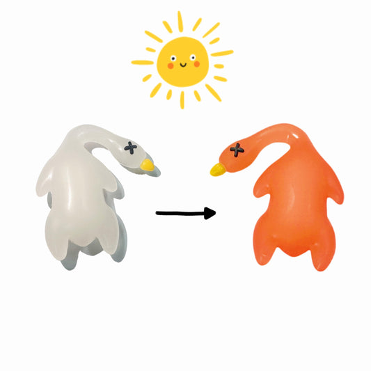 UV & Temperature-Responsive Color-Changing Duck Keychain - Fun Novelty Car Mirror Hanging Ornament, Phone V1107-CS-BSKY