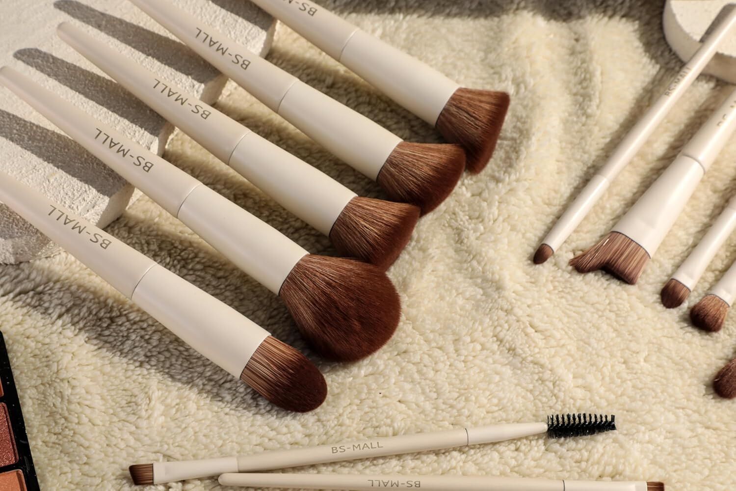 Matte Beige Makeup Brush Set (18-Piece): Professional, Cruelty-Free for Foundation, Blush & Eyeshadow, Ideal V1107-MATTE BEIGE MAKEUP BRUSH SET