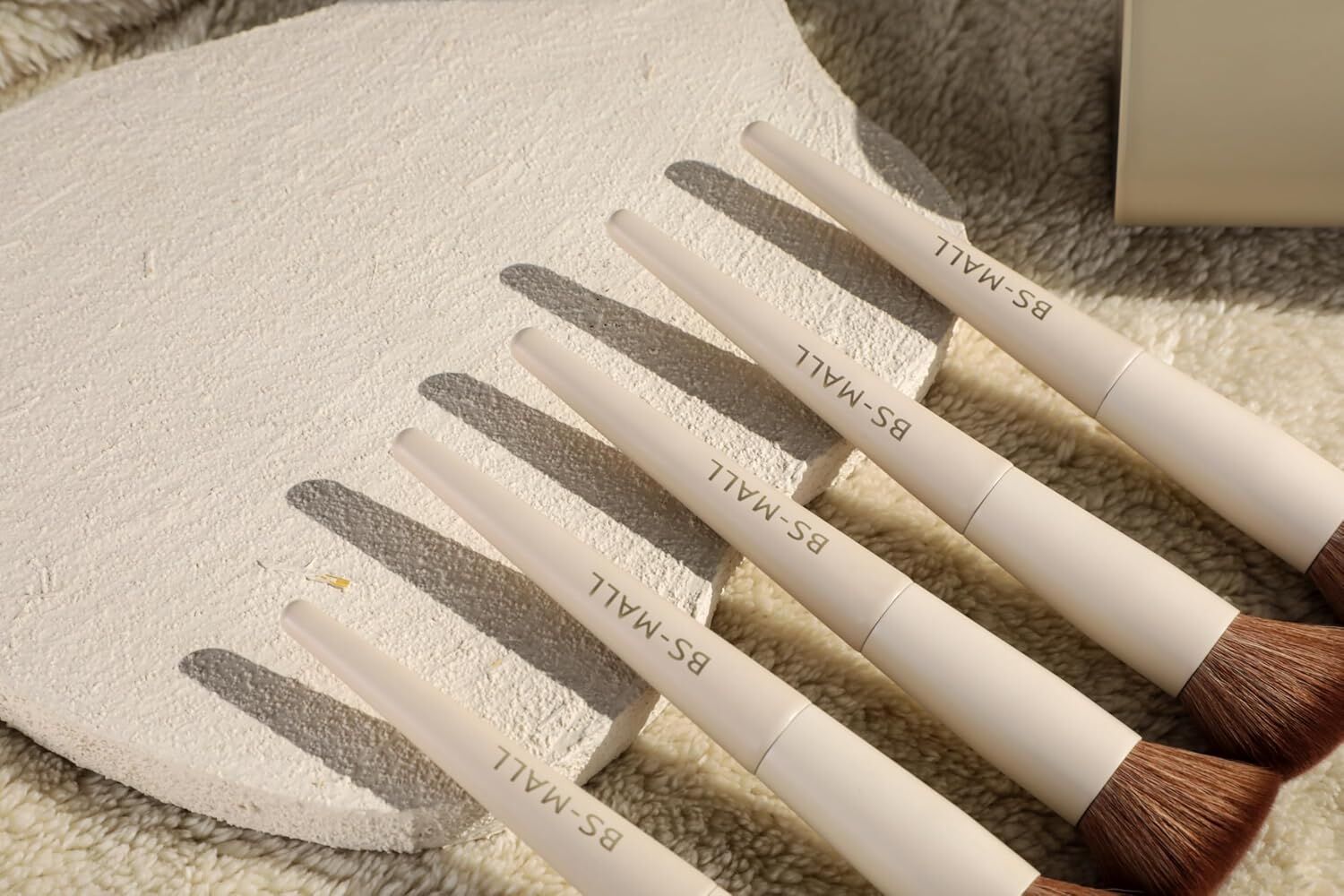 Matte Beige Makeup Brush Set (18-Piece): Professional, Cruelty-Free for Foundation, Blush & Eyeshadow, Ideal V1107-MATTE BEIGE MAKEUP BRUSH SET