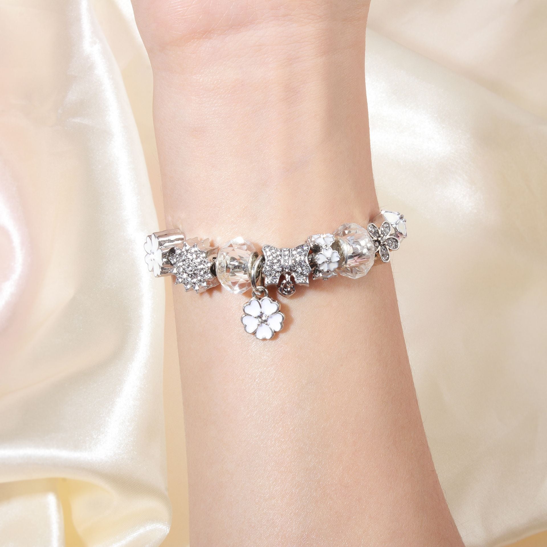 Alloy Bracelet with Rhinestone, Glass Beads & White Magnolia Pendant(20cm) V1132-NSSL105-20