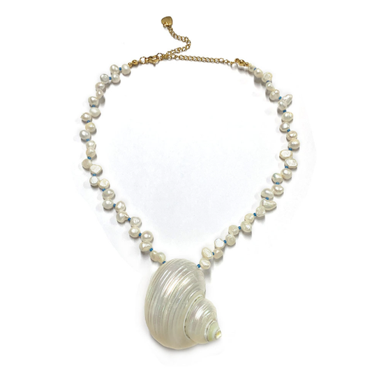 Vintage Inspired Pearls Conch Shell Pendant Necklace Lightweight Jewelry For Women V1188-MS-210-053