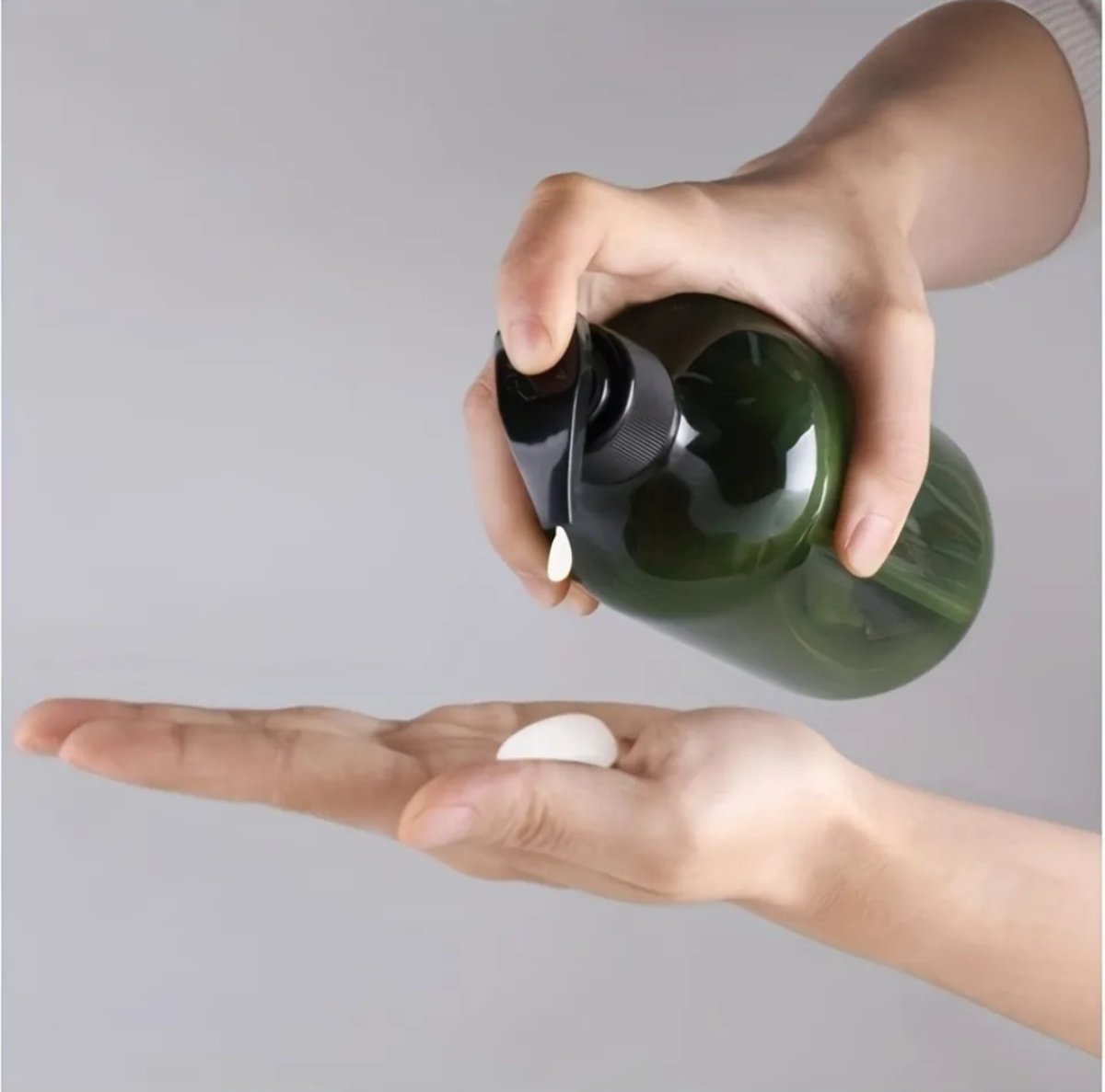 Set of 4 pump bottles 500 ML, green transparent plastic soap dispenser, refillable shampoo bottle. V1188-MS-313-0795