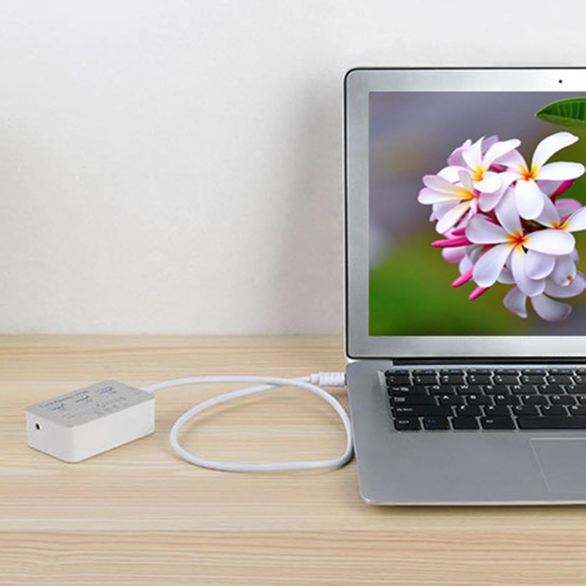 USB 3.0 Hub with 3-Port Splitter and Memory Card Reader - SD/TF/Micro SD Card Reader - USB 3.0 Hub V1188-MS-313-0998