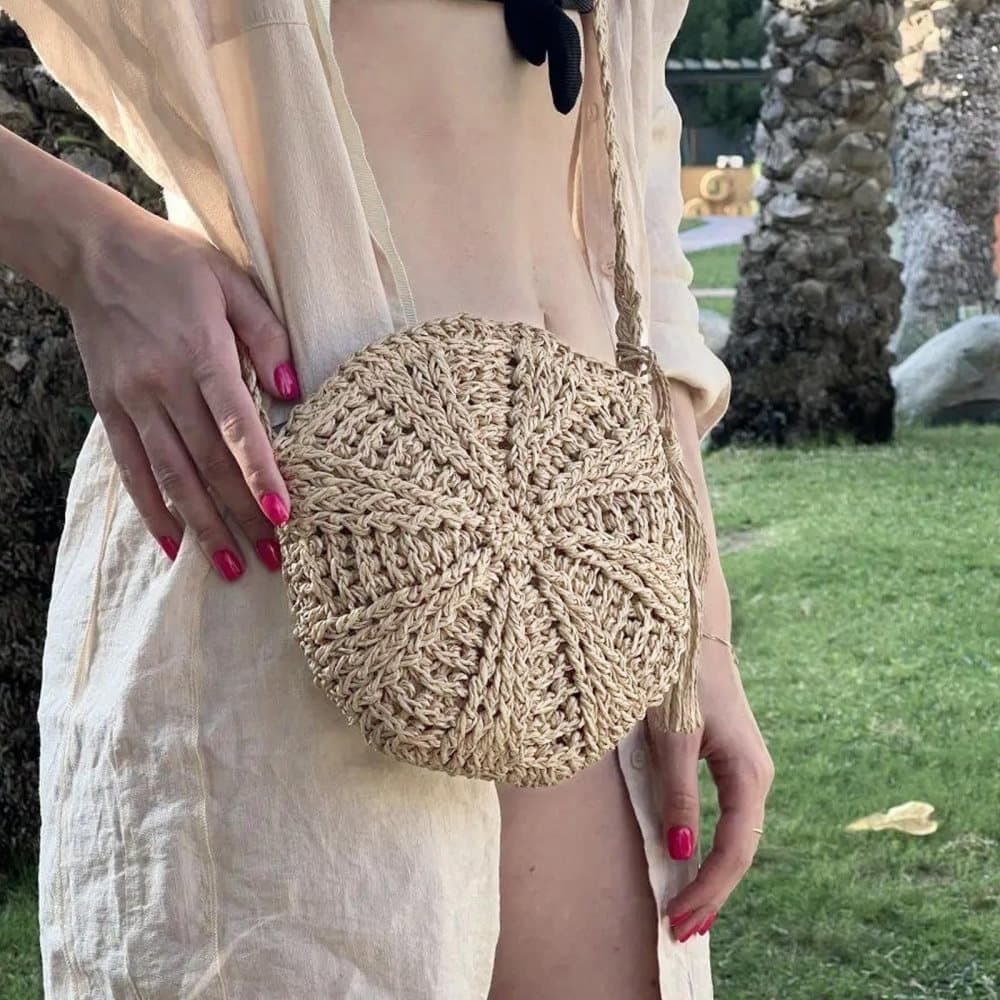 Retro style round straw beach bag, white, perfect for summer V1188-MS-325-1945
