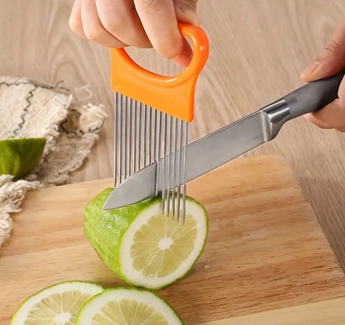 Onion Comb | Onion Slicer | Onion Slicer | Vegetable Slicer | Onion Cutting Aid | Orange V1188-MS101-00429-1
