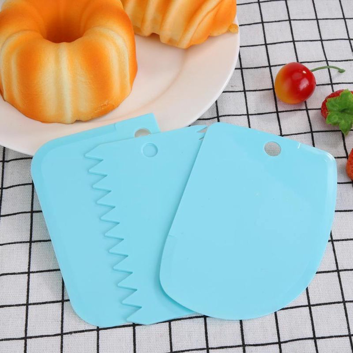 Fondant Scraper - Fondant Cutter - Dough Cutter - Cake Decoration - 3 Pieces - Blue V1188-MS101-00603-1
