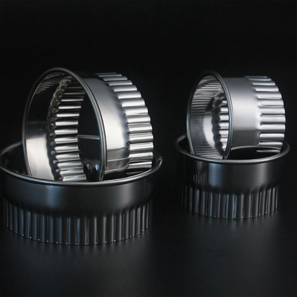 4 Pieces - Cookie Cutter - Round - Cookie Cutters - Cookie Cutters - 75/65/54/43mm - Serrated Edge - Silver - V1188-NK-BOL-160