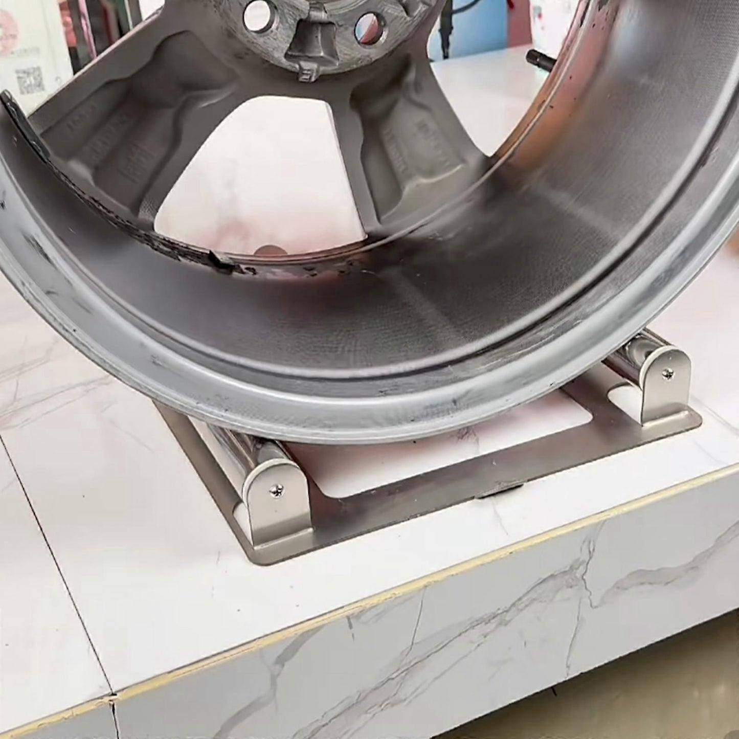 Steel Tire Shine Applicator Wheel Rim Cleaning Stand for Tire Maintenance V1188-QC108-011759-1