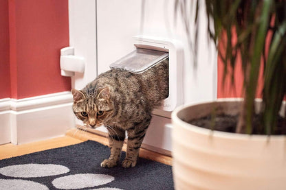 Cat Mate cat flap, white, comfortable for cats to get in and out V1188-TR101-10075-1