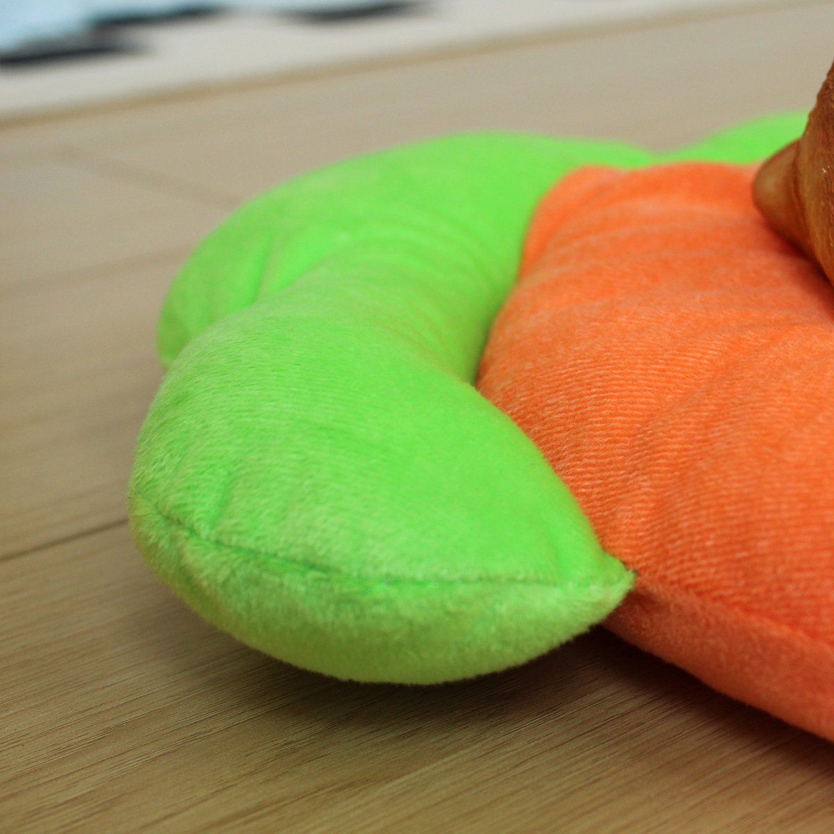 Pet Sleeping Mat - Warm Blanket - Soft Fabric - Cute Radish Shape - Suitable for Cats and Dogs (S-25*33cm) V1188-ZXY-11183
