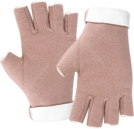 A pair of fingerless insulated gloves - One size fits all - Warm and protective - Cozy and comfortable - V1188-ZXY-131-567