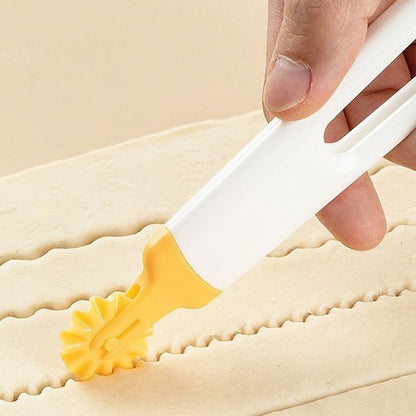 4-in-1 Flower-Shaped Dough Cutter - Multifunctional Dough Cutter - Rotary Cutter - Baking Kitchen Decorating V1188-ZXY-131-584