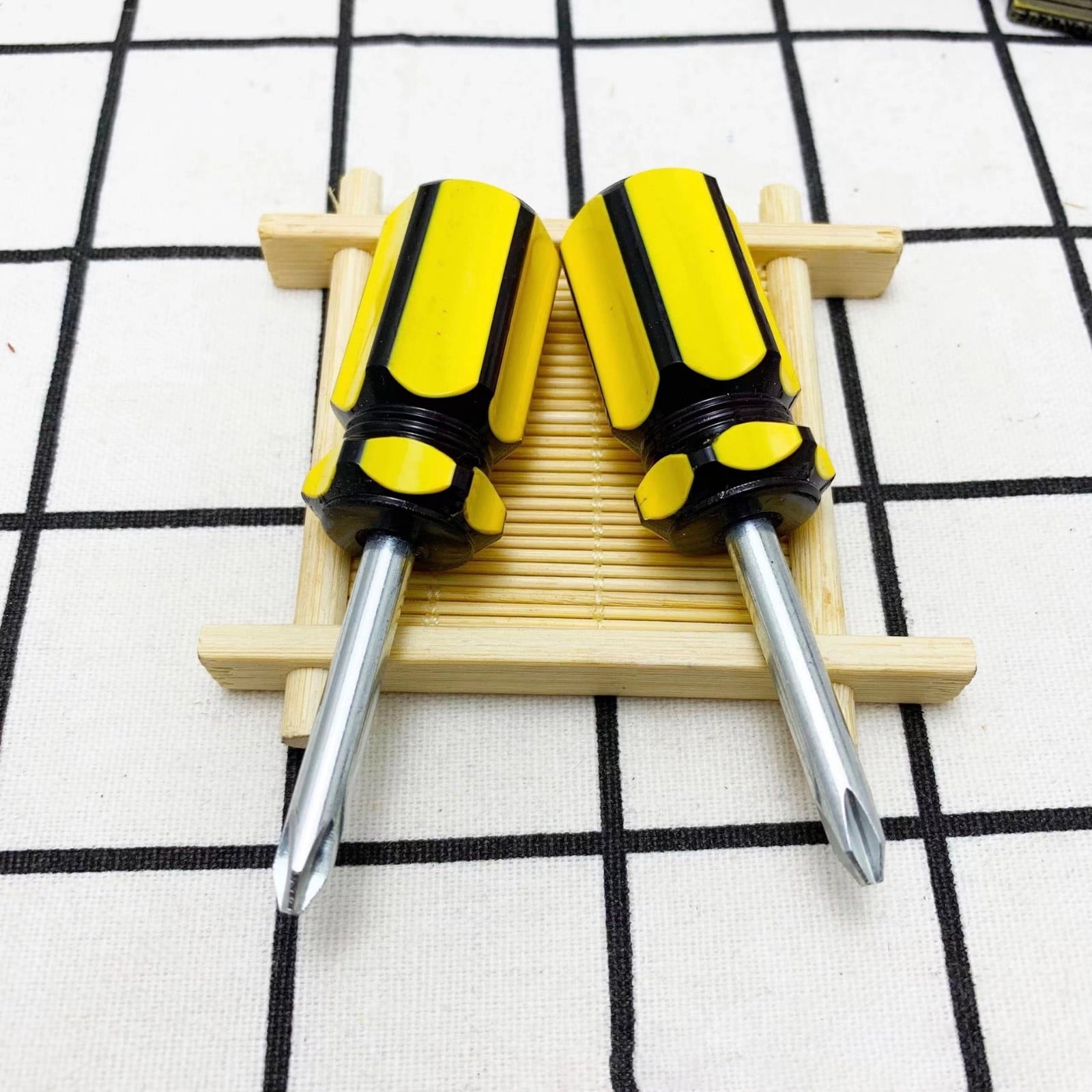Metric Steel Flathead Screwdriver with PVC Handle,Single-Use Hardware Tool,3.3" Durable Flat-Tip Screwdriver V1189-LWWAL-20260401-06142