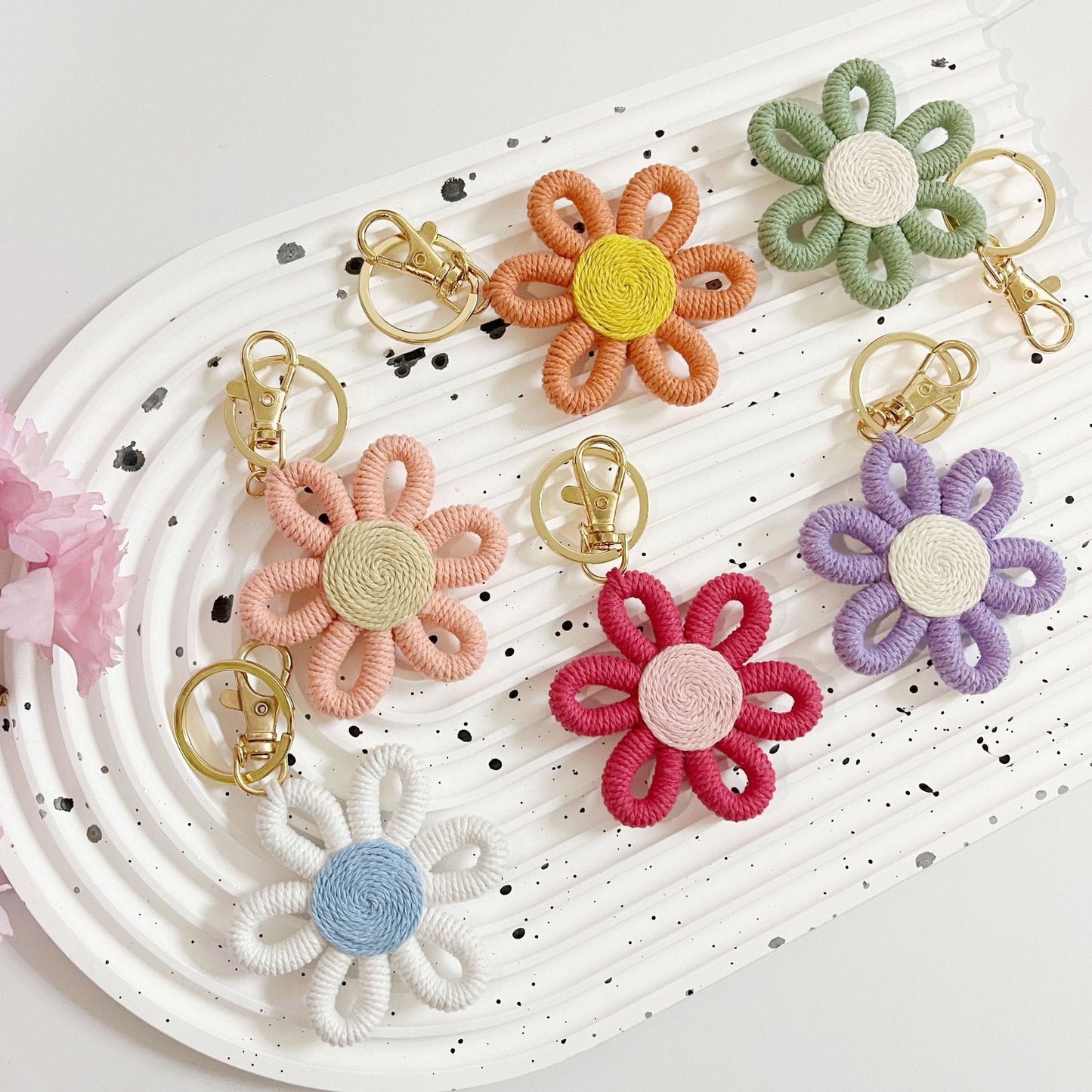 12 Pcs Daisy Party Favors Boho Woven Flowers Keychains Daisy Keychain for Boho Themed Birthday Carnival Party V1192-AZ-W-0507