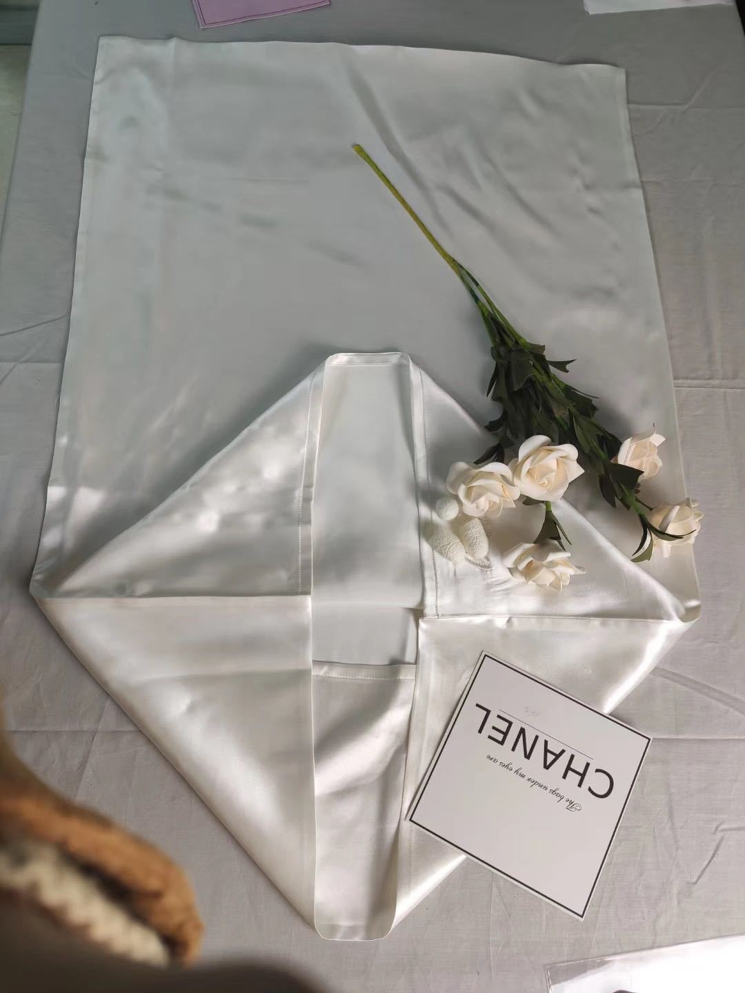 A pair of solid-color silk-like pillowcase pillowcase and envelope pillow (white) V1192-DRO-0004