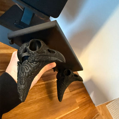 3D-printed crow skull wall mount adds a touch of mystery to your home. (Black) V1195-VYY0038
