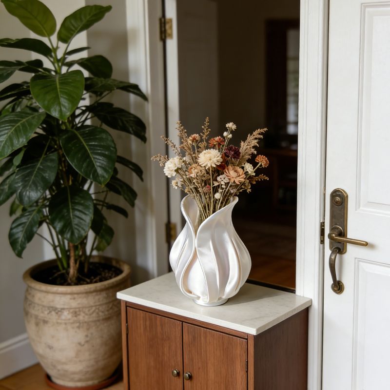 3D printed petal vase, silk white V1195-VYY0079