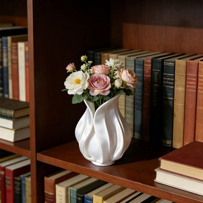 3D printed petal vase, silk white V1195-VYY0079