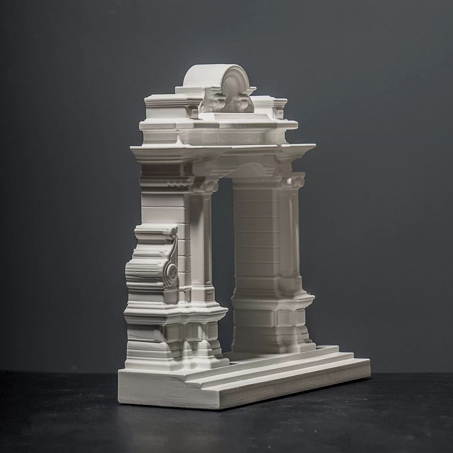 Miniature Roman Arch Model - Handcrafted Plaster Architectural Decor for Bookshelf, Desk & Home Display V1199-DT-TB-SG002