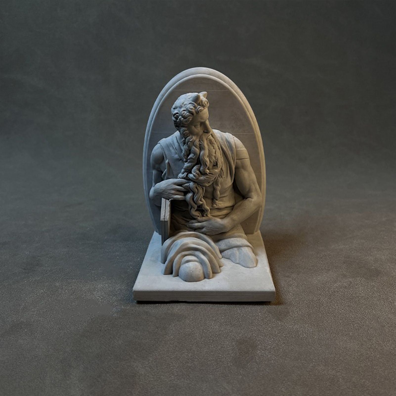Classic Moses Statue - High-Quality Plaster Sculpture of Prophet Moses with Tablets - Elegant White Art Decor V1199-DT-TB-SG003