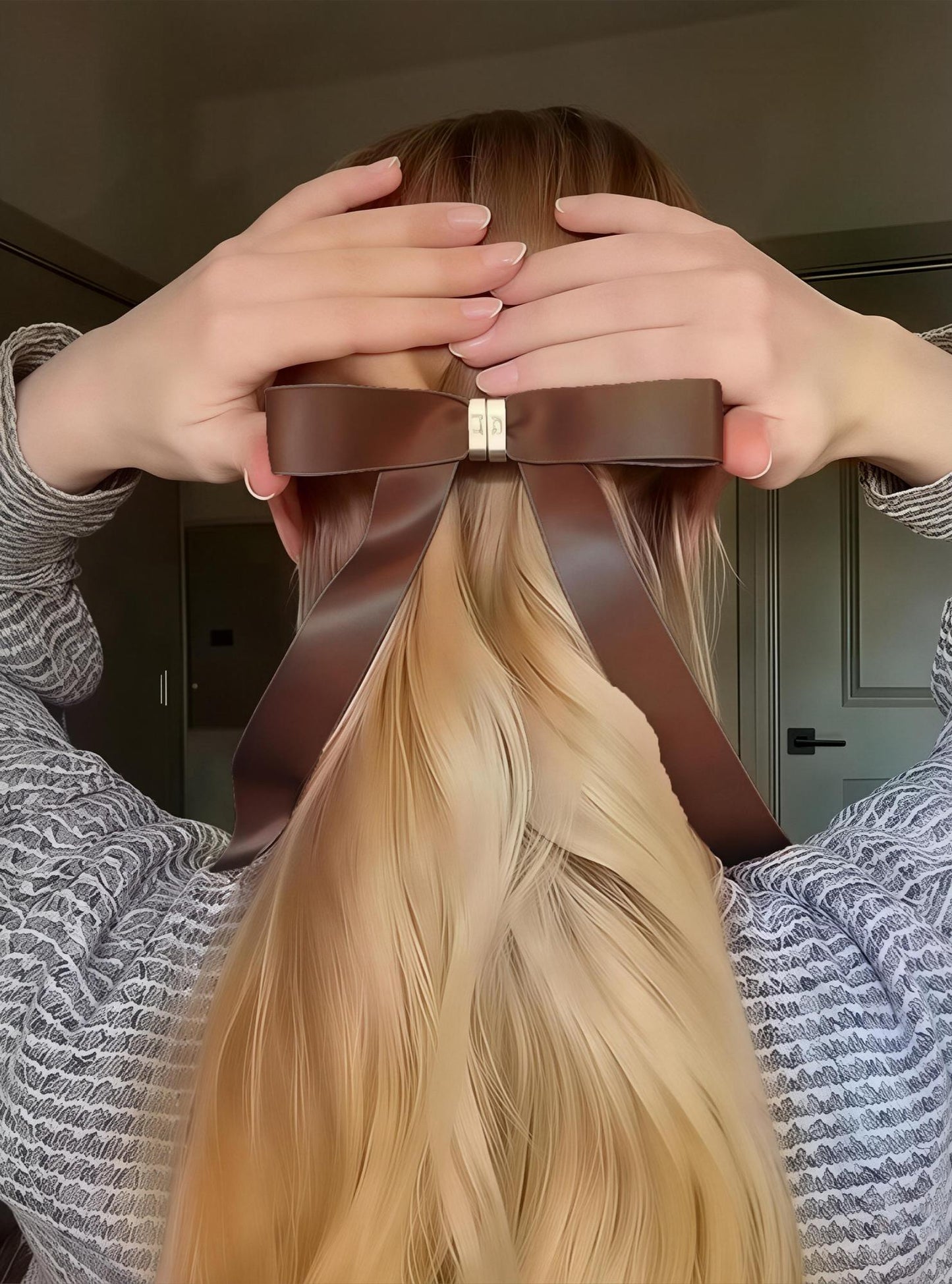 Magnetic Bow Hair Claw Clip Beige V1221-MAGNETIC-BOW-HAIR-CLAW-CLIP-OFF-WHITE