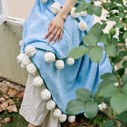 Hand-Crocheted Rose Round Blanket: A versatile romantic gift that brightens everyday warmth. (Diameter: 110 V1232-MGHT010