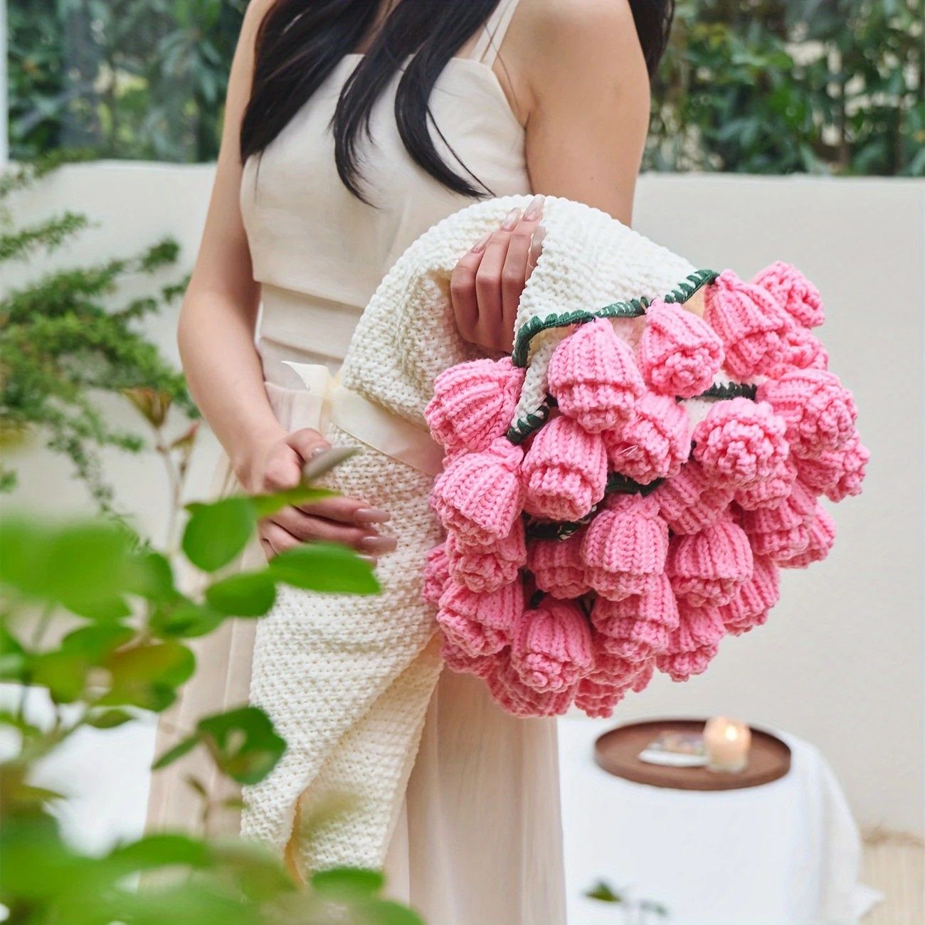 Hand-Crocheted Rose Round Blanket: A versatile romantic gift that brightens everyday warmth. (Diameter: 110 V1232-MGHT012