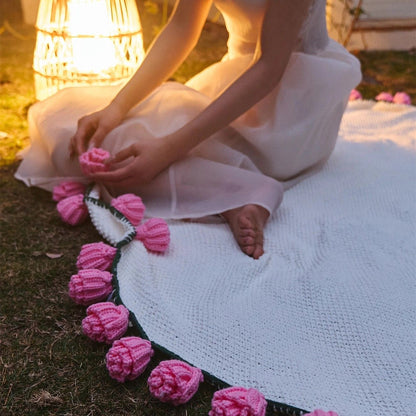 Hand-Crocheted Rose Round Blanket: A versatile romantic gift that brightens everyday warmth. (Diameter: 110 V1232-MGHT013
