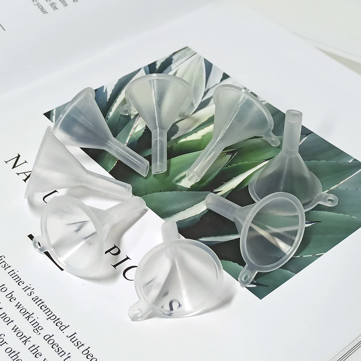 30 Pcs Small Mini Clear Plastic Funnels for Lab Bottles, Essential Oils, Perfumes, Spices, Sand Art, Powder V1258-DP02-A-281