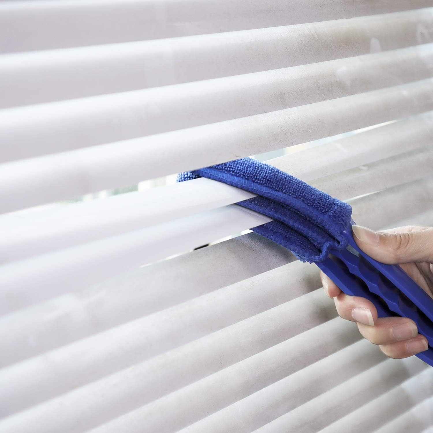Window Blind Cleaner Duster Brush with 5 Microfiber Sleeves - Blind Cleaner Tools for Window Shutters Blind V1258-DP02-B-102