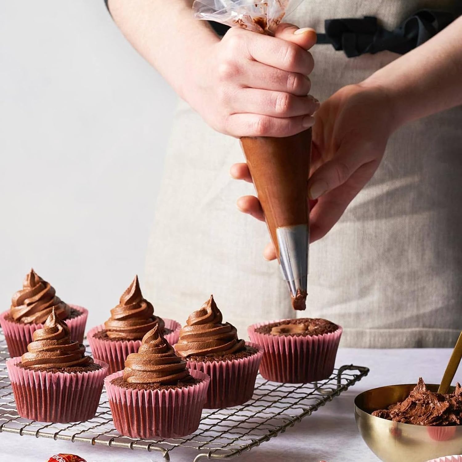 8 Pcs Large Piping Tips Set, Stainless Steel Cake Decorating Tips Set with 10pcs Piping Bag Pastry Cake V1258-DP02-B-1069