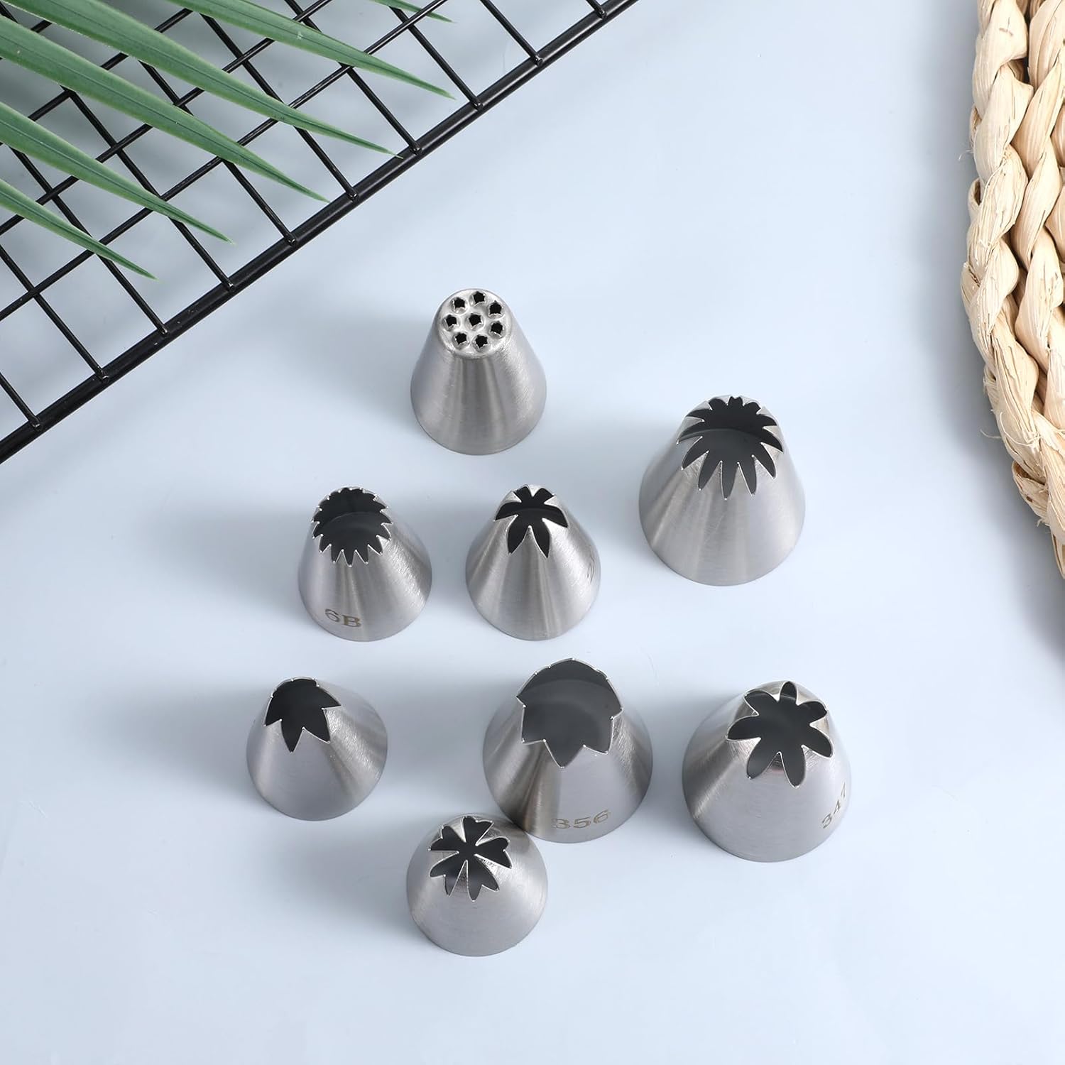 8 Pcs Large Piping Tips Set, Stainless Steel Cake Decorating Tips Set with 10pcs Piping Bag Pastry Cake V1258-DP02-B-1069