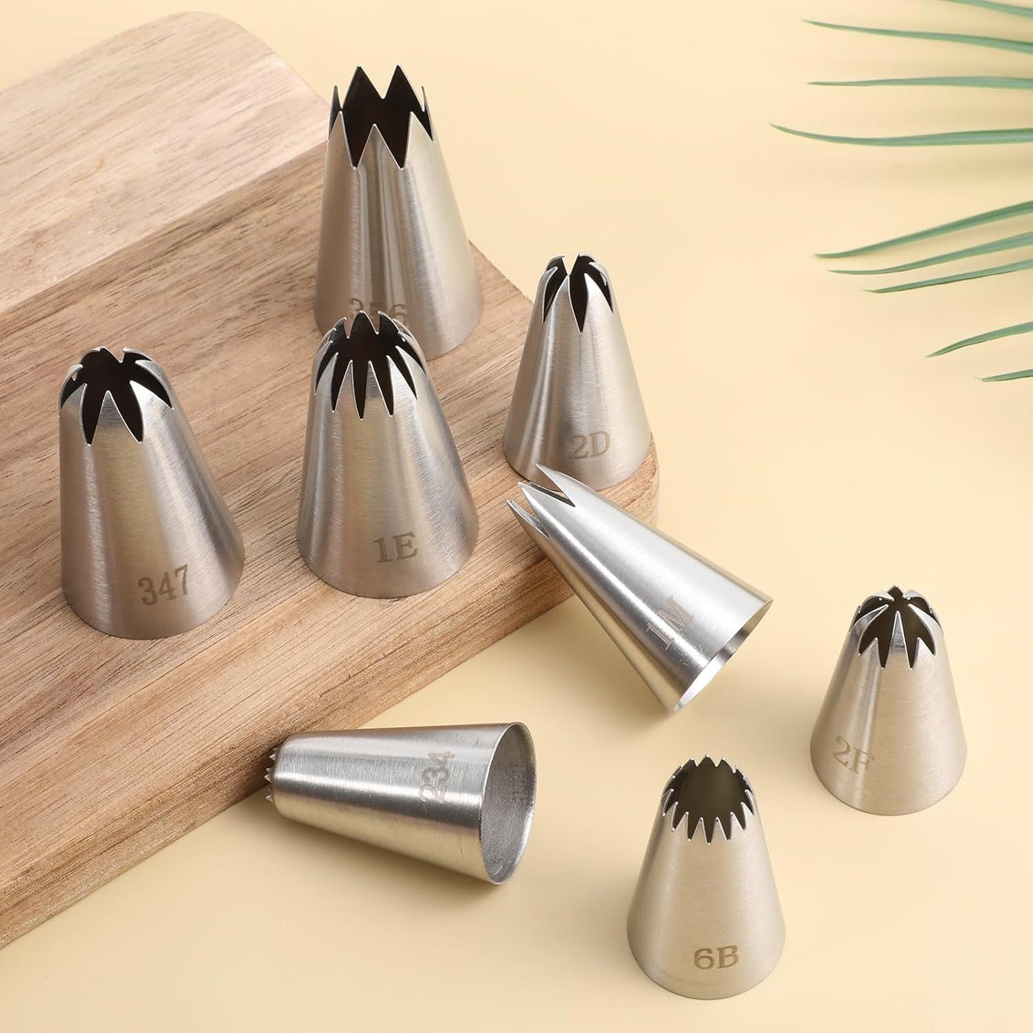 8 Pcs Large Piping Tips Set, Stainless Steel Cake Decorating Tips Set with 10pcs Piping Bag Pastry Cake V1258-DP02-B-1069