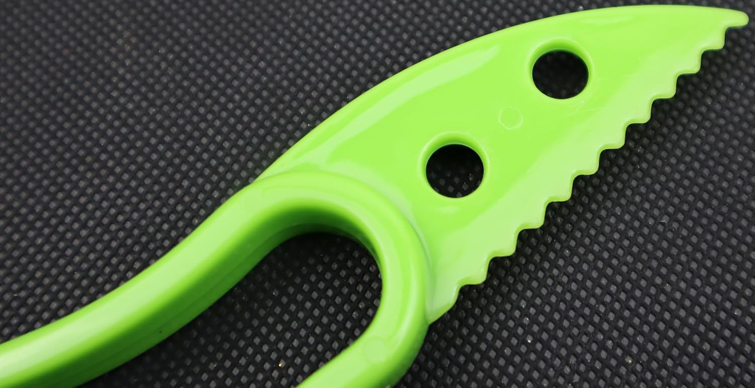 3-in-1 Avocado Tool - Safe Cutter, Pitter and Spoon in One - Green - Set of 1 V1258-DP02-BOL-243