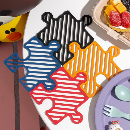 4 Pcs Creative Puzzle Shaped Heat Resistant Table Mat Set Insulated Coasters for Cups Bowls Pots Plates (Red V1258-DP02-E-697