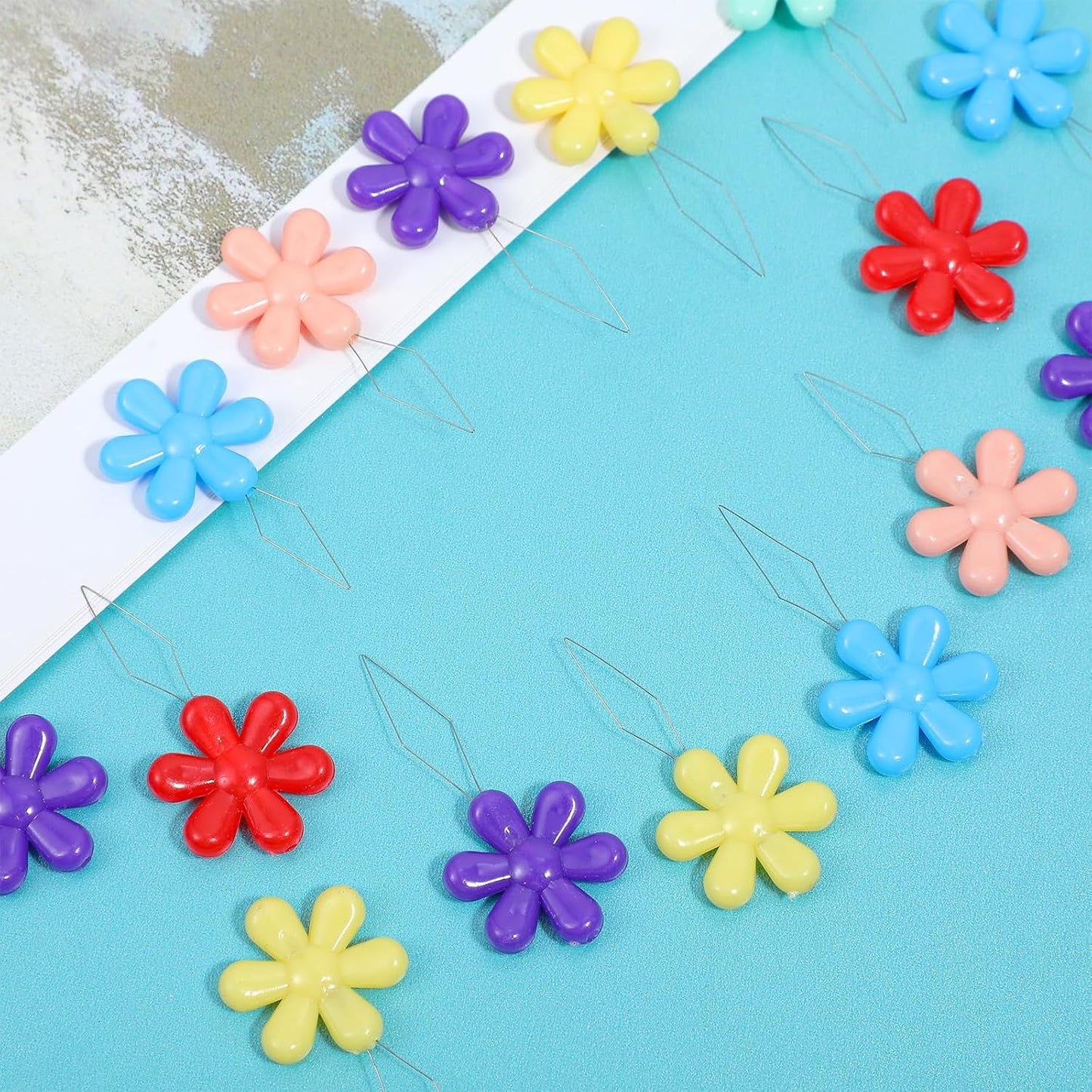 100 PCS Flower Shaped Needle Threaders for Sewing, Multicolor Embroidery Threader, Flower Head Needle V1258-DP02-E-731