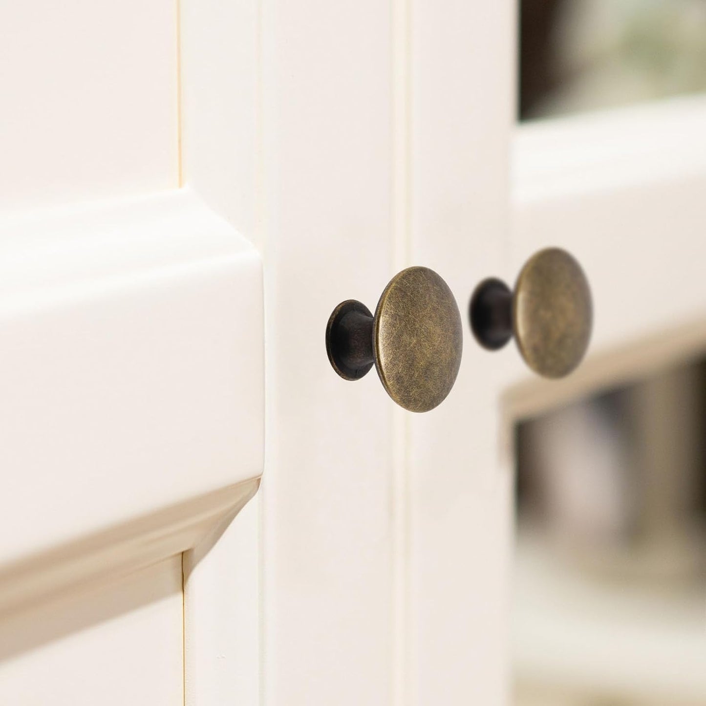 16 Pack Antique Brass Cabinet Knobs, Round Dresser Knobs Kitchen Drawer Knob, Single Hole Cupboard Door Knob V1258-DP02-WO-434