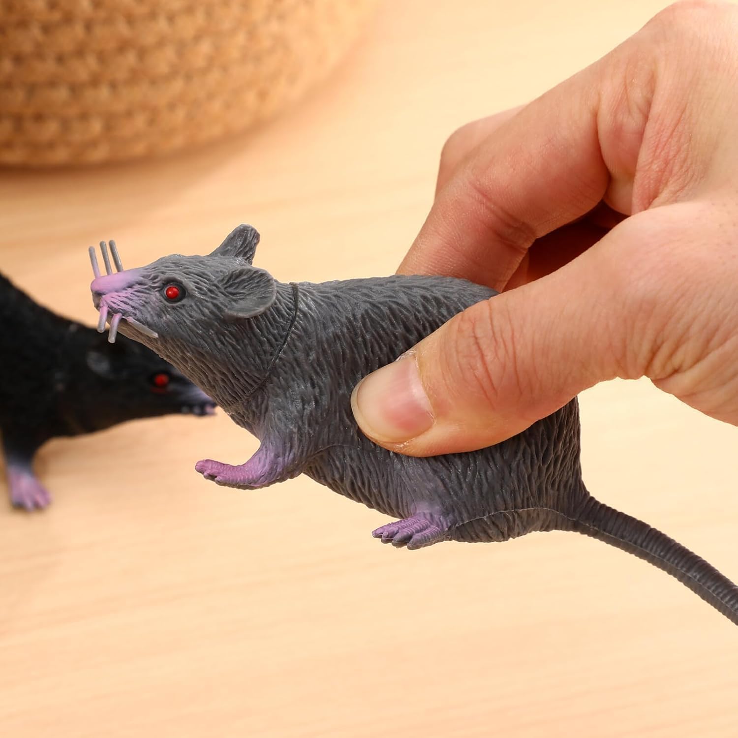 Realistic Fake Mouse Prop, Spooky Rat, Rubber Rat with Long Tail, Halloween and Prank Decoration V1259-DP01-A-4049